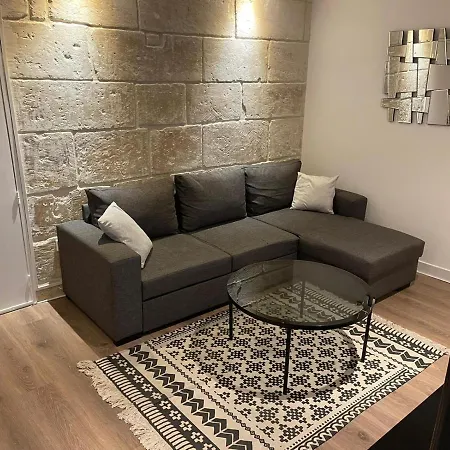 Le Black & White, Hyper Centre - Paisible- Wifi Hd- Netflix- Proche Gare -ideal Couple Et Business Apartamento Niort