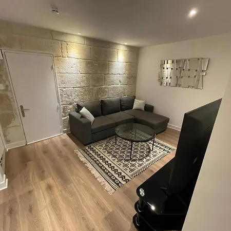 Apartmán Le Black & White, Hyper Centre - Paisible- Wifi Hd- Netflix- Proche Gare -ideal Couple Et Business Niort